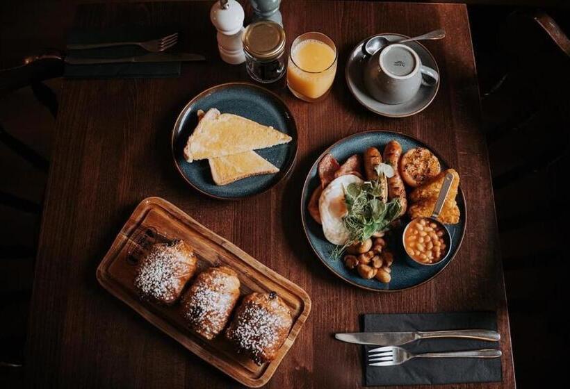 住宿加早餐  The Fox And Hounds