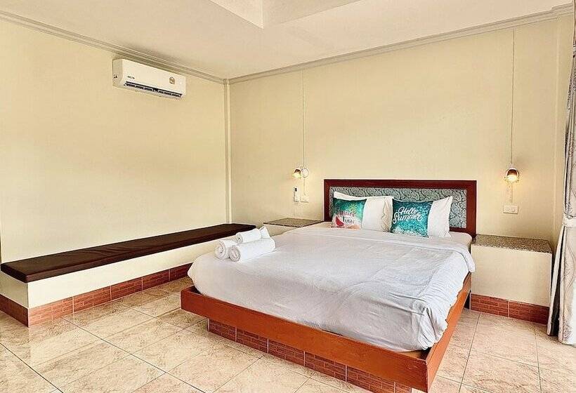 בית מלון כפרי Tri's Miracle Kata Beach Side