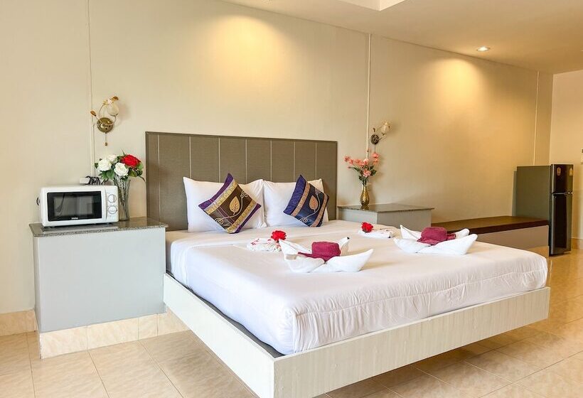 בית מלון כפרי Tri's Miracle Kata Beach Side