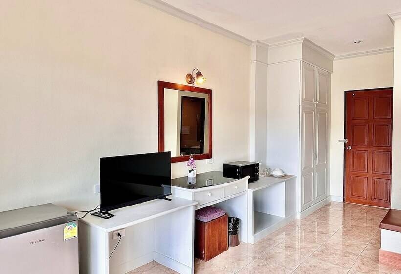 בית מלון כפרי Tri's Miracle Kata Beach Side