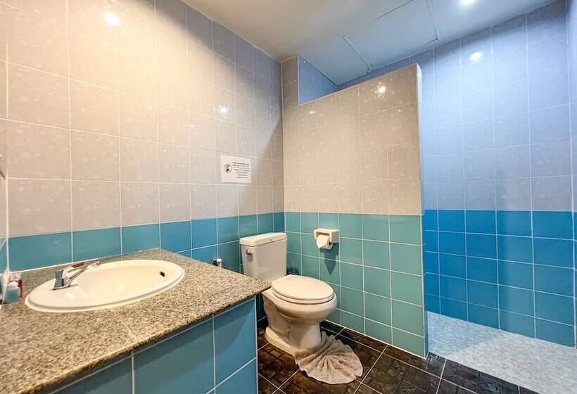 בית מלון כפרי Tri's Miracle Kata Beach Side