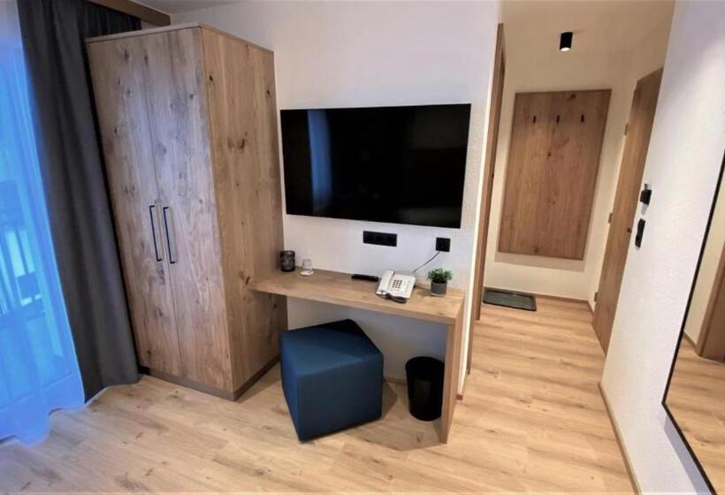 پانسیون Garni Binta