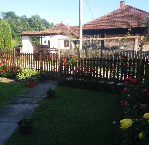 پانسیون Guesthouse Tadic