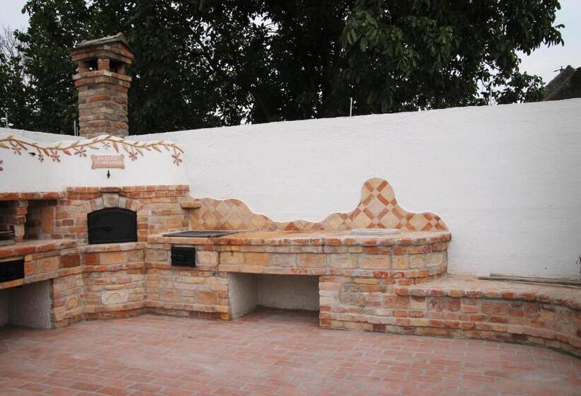 ペンション Hanság Vendégház