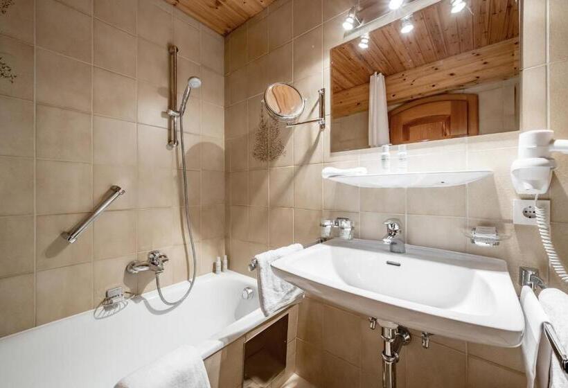 پانسیون Sandbur Das Walserhaus