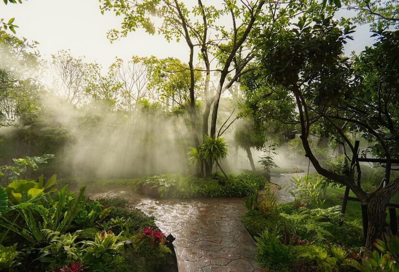 استراحتگاه The Hidden Village Khao Yai