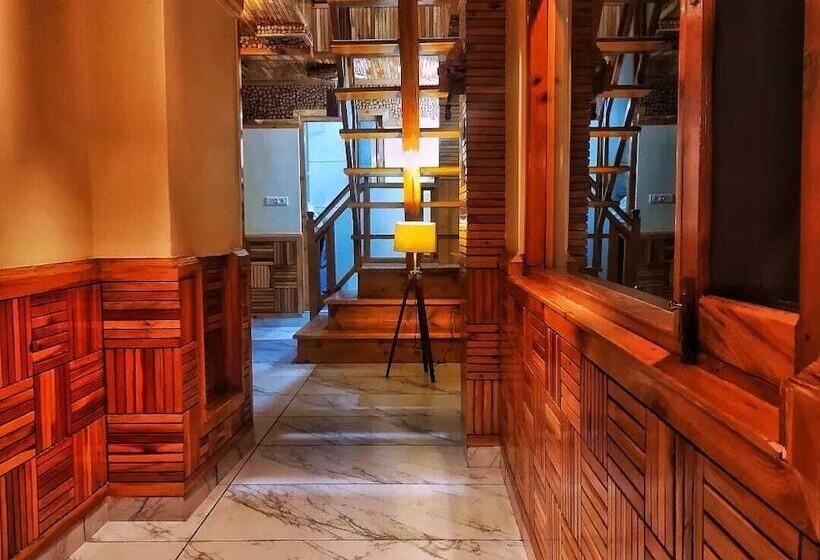 فندق Cafe Saffron & Cottages