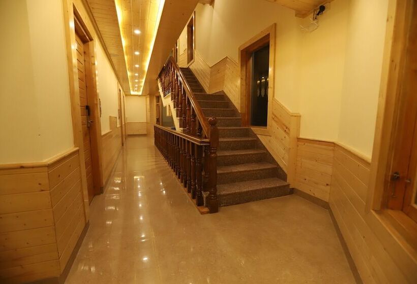 فندق Golden Wood Manali