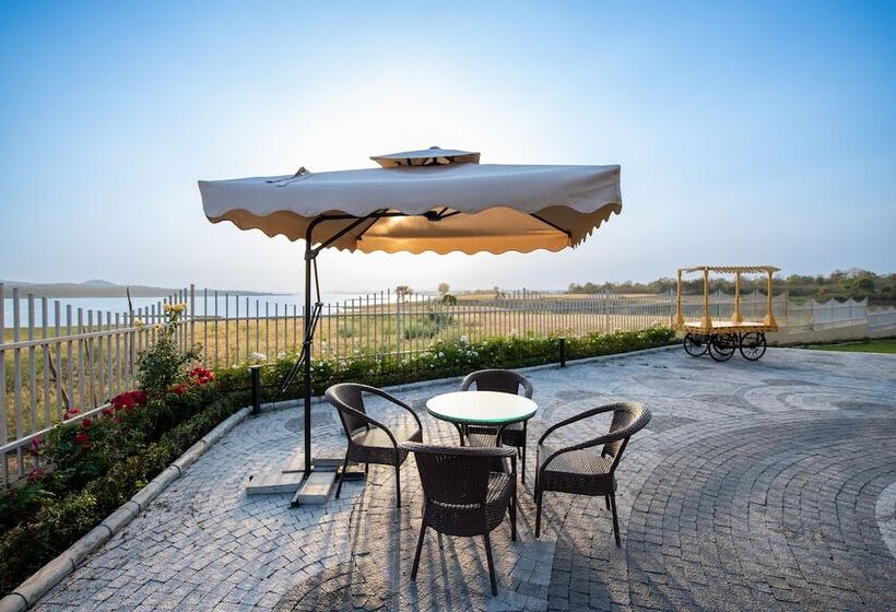 ホテル Parijat Lake Resort By Goldmark, Madhai  Satpura National Park