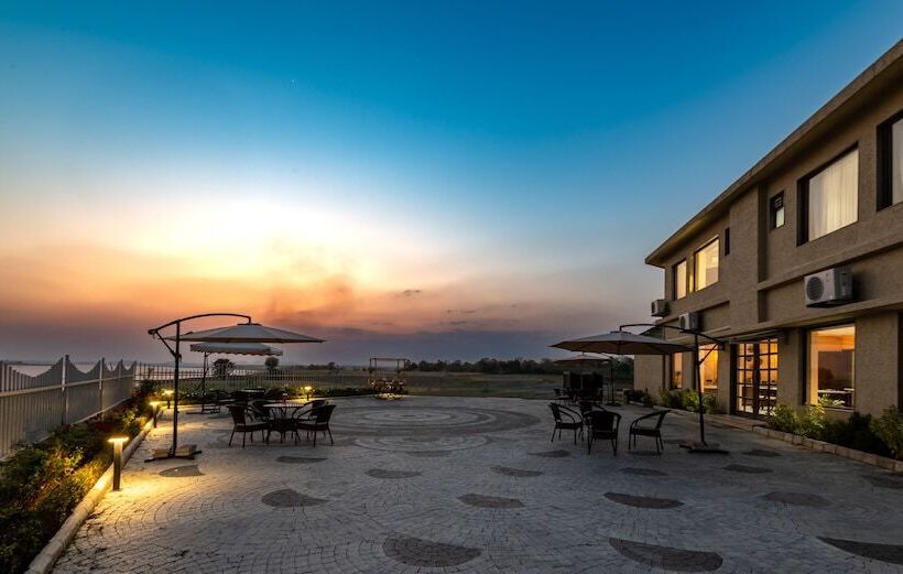 ホテル Parijat Lake Resort By Goldmark, Madhai  Satpura National Park