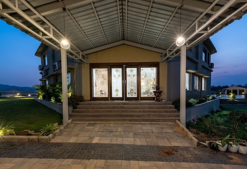 ホテル Parijat Lake Resort By Goldmark, Madhai  Satpura National Park