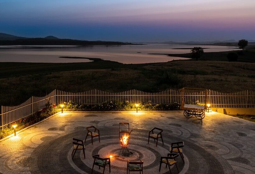 ホテル Parijat Lake Resort By Goldmark, Madhai  Satpura National Park
