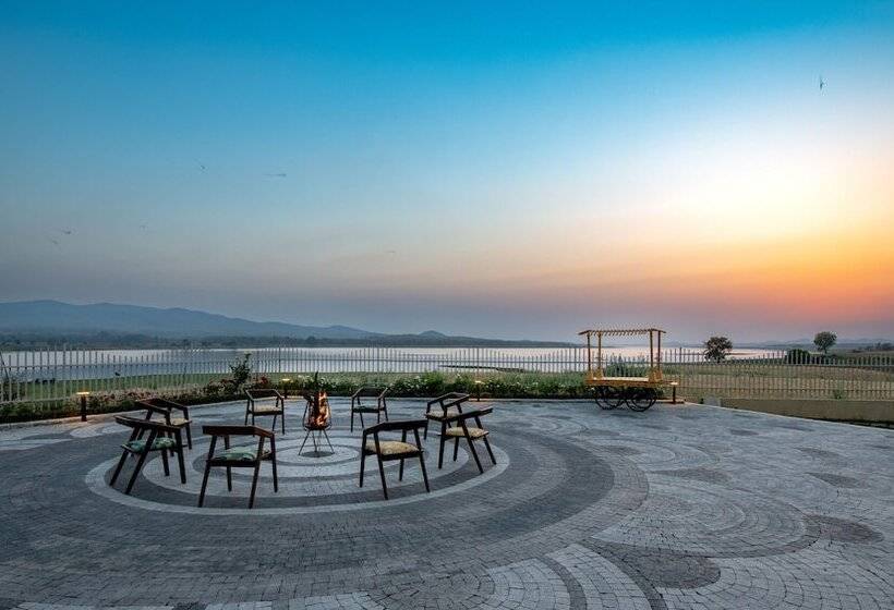ホテル Parijat Lake Resort By Goldmark, Madhai  Satpura National Park