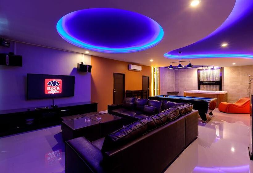 Отель Rock Resort