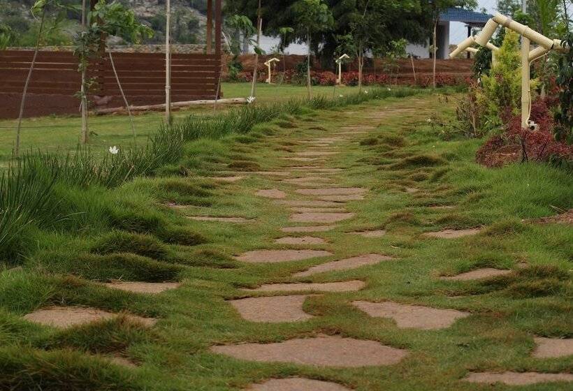 Kaadgal Resort