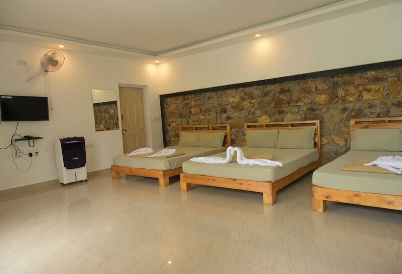 Kaadgal Resort