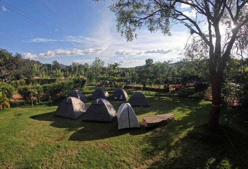 Kaadgal Resort