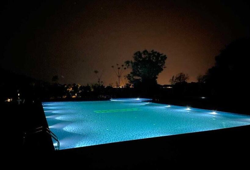 Kaadgal Resort
