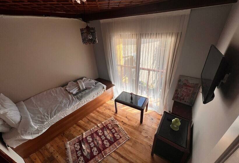 پانسیون Tarihi Sarı Konak