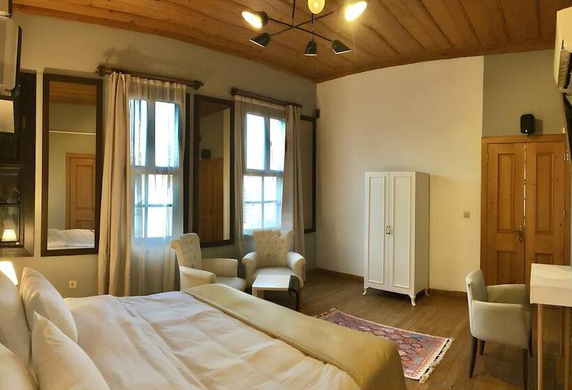 مسافرخانه Grace Lounge Premium