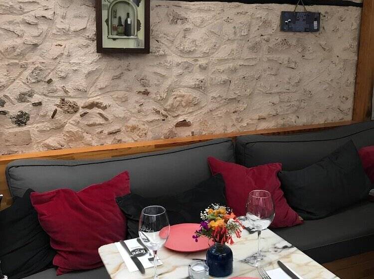 مسافرخانه Grace Lounge Premium