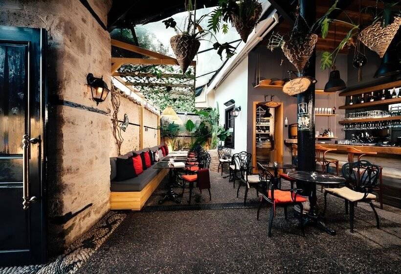 مسافرخانه Grace Lounge Premium