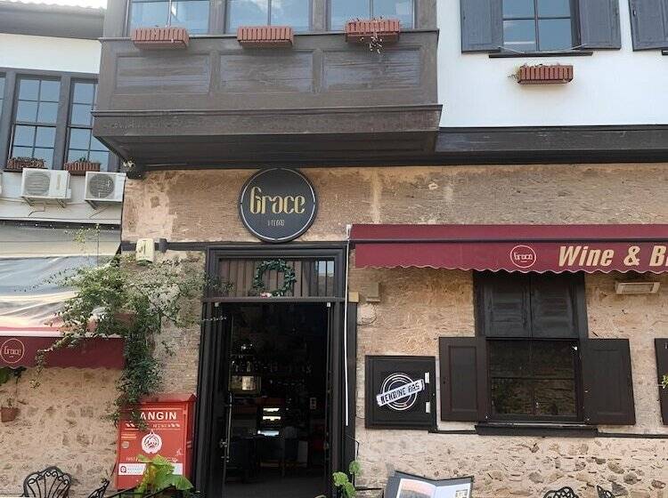 مسافرخانه Grace Lounge Premium