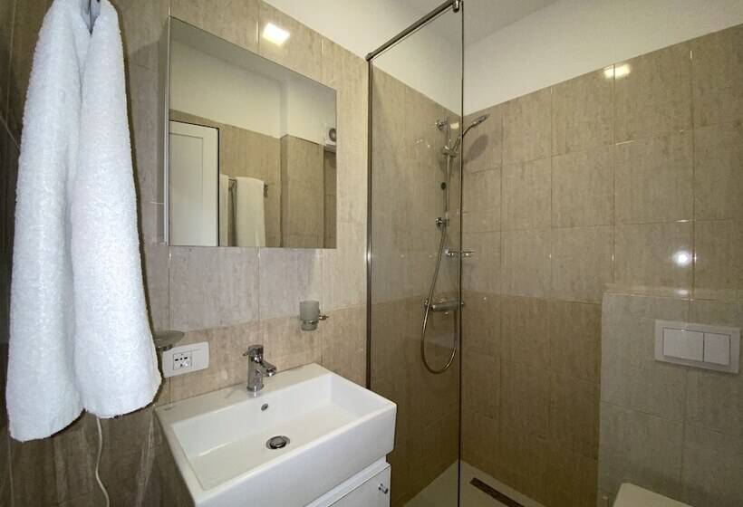 هتل Atrium Deluxe Resort