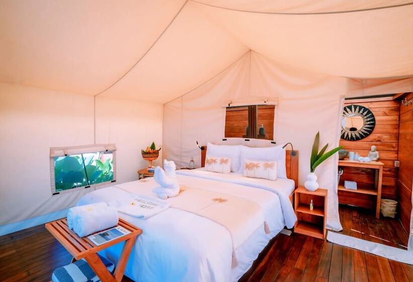 ホテル Bali Cliff Glamping