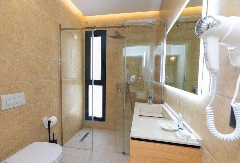 هتل B&b Champagne Vlore Bay