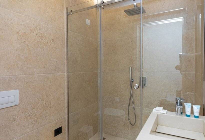 هتل B&b Champagne Vlore Bay