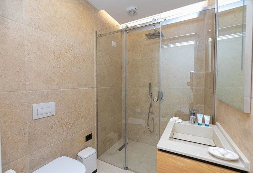هتل B&b Champagne Vlore Bay