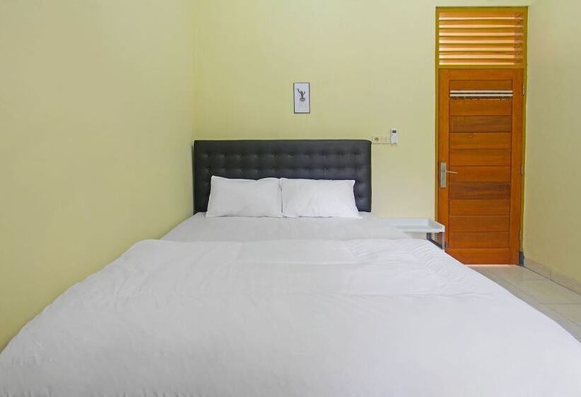 هتل Kemuning Guesthouse By Oyo