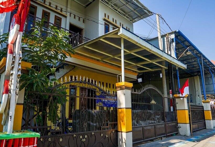 هتل Nurul Hikmah Homestay Syariah & Sport Center By Oyo