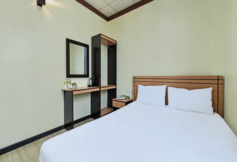 Отель Spot On 92255 Lucky Guesthouse