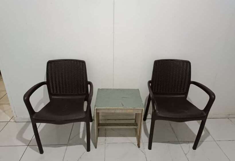 هتل Spot On 92458 Azeela Kost Syariah