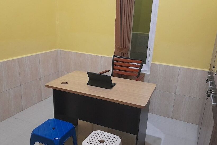 هتل Spot On 92458 Azeela Kost Syariah