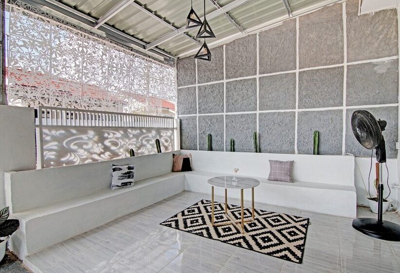 هتل Spot On 92536 Teguh Homestay Syariah