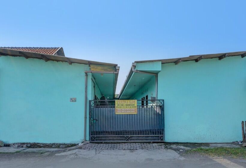 هتل Spot On 92595 Umi Homestay Syariah