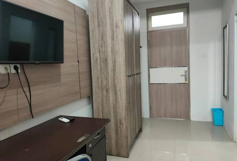 בית מלון כפרי Spot On 92900 Kost 3 Kelor Syariah