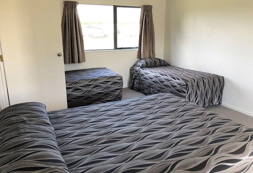 מוטל Riverlands Holiday Park