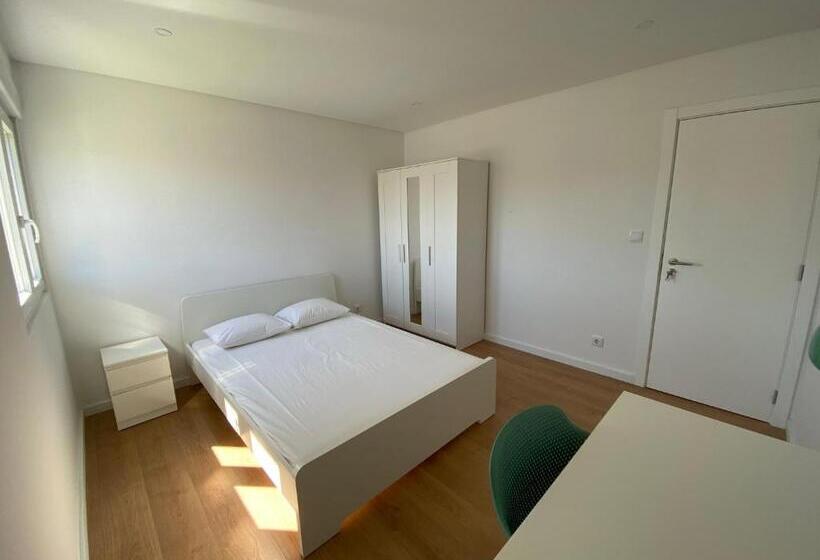 بنسيون Carcavelos Beach Walking Distance Room