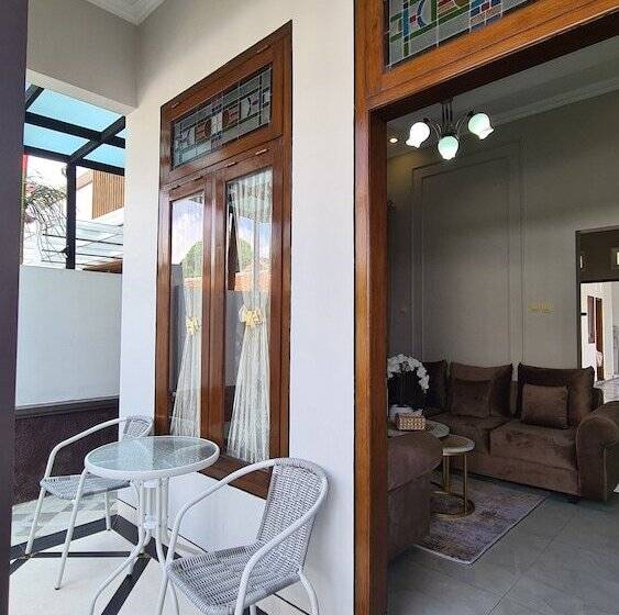 پانسیون Oemah Wisata Ringinsari