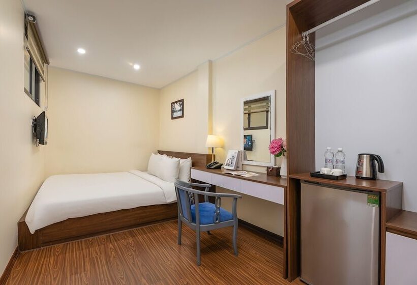 Queen Cafe Hotel & Pub