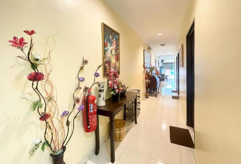 Safari Hotel Lumut By Oyo