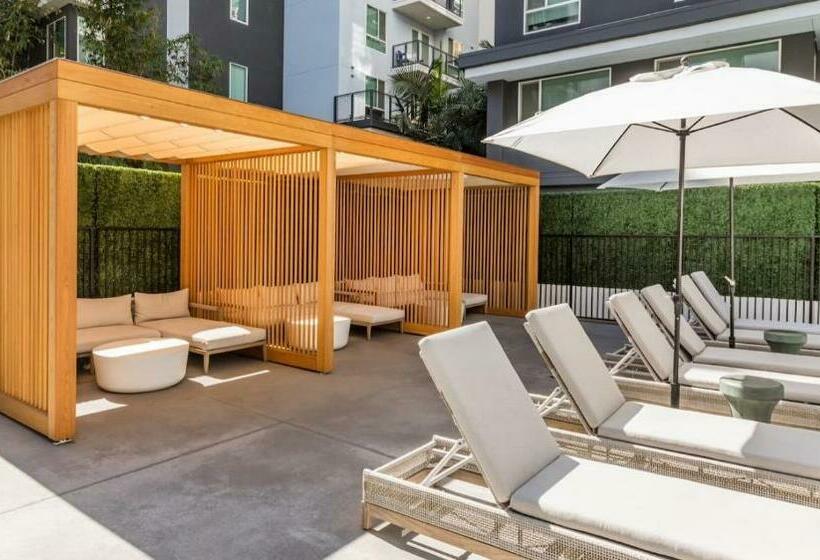 هتل Modern Apartment Rentals