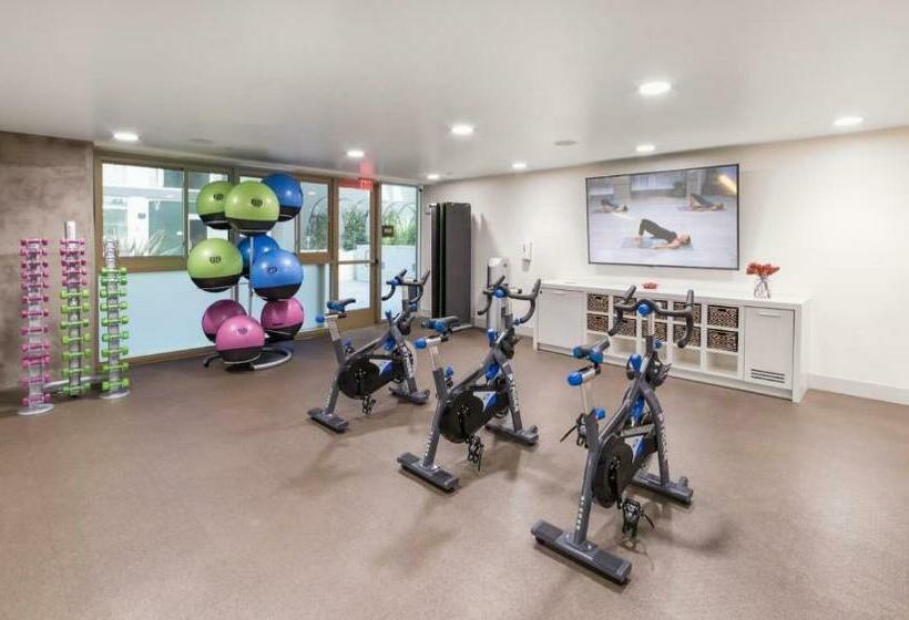 هتل Modern Apartment Rentals