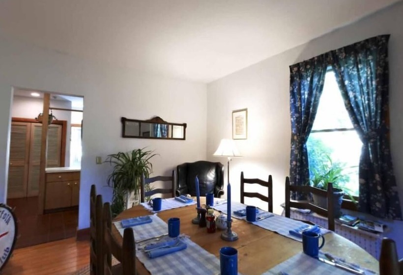 هتل Chesapeake Inn Of Lenox