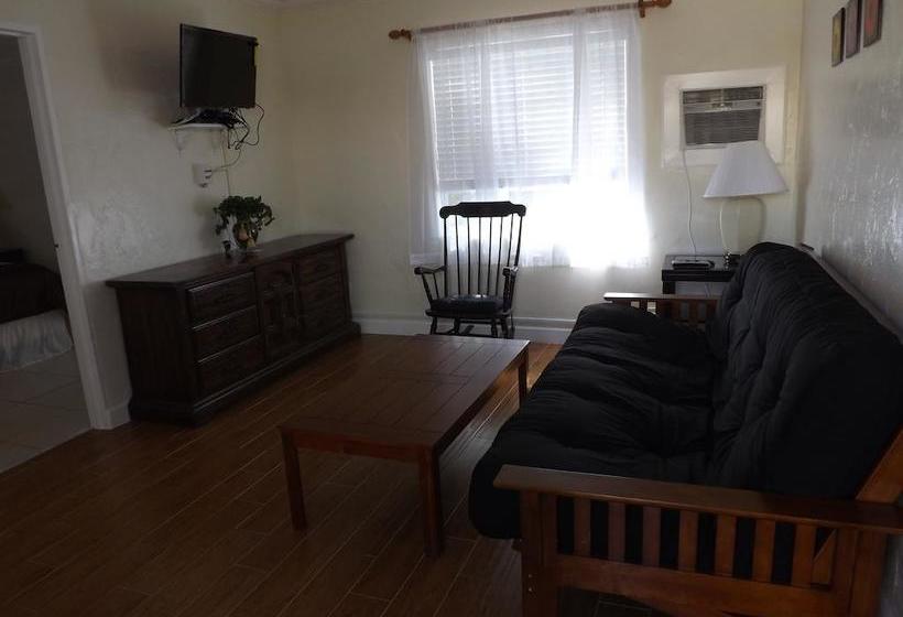 فندق Eamon James Apartments & Suites