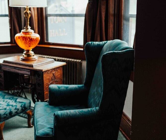 هتل Town Hall Inn